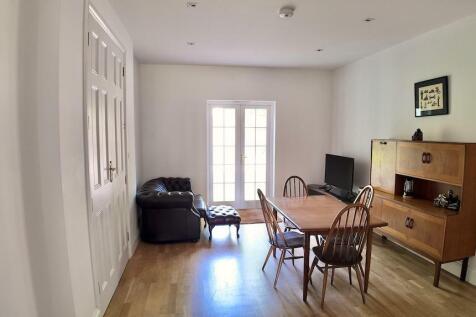 Annexe dining room