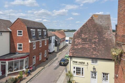 Flat three bedroom one view