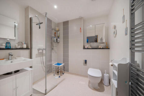 1376786-15-690e12...