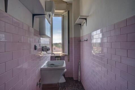 Laundry/2nd Bathroom