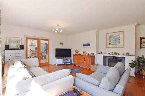 Sitting Room / Dining Room