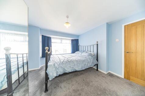 17 Arnside Avenue bedroom 1 2.jpg