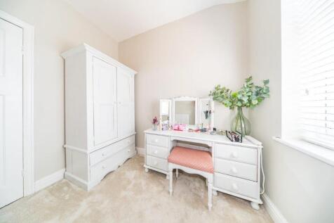 10 Ellerslie Avenue bedroom 3 2.jpg