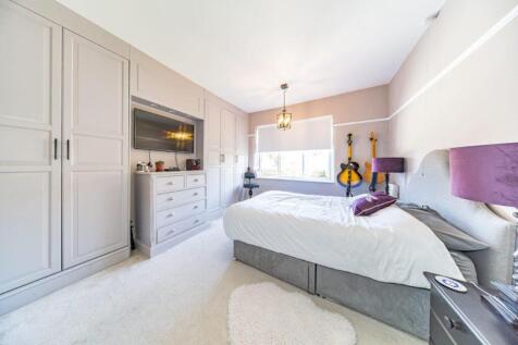 10 Ellerslie Avenue bedroom 2.jpg