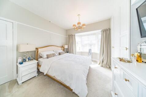 10 Ellerslie Avenue bedroom 1 2.jpg