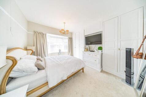 10 Ellerslie Avenue bedroom 1.jpg