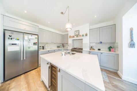 10 Ellerslie Avenue kitchen 2.jpg