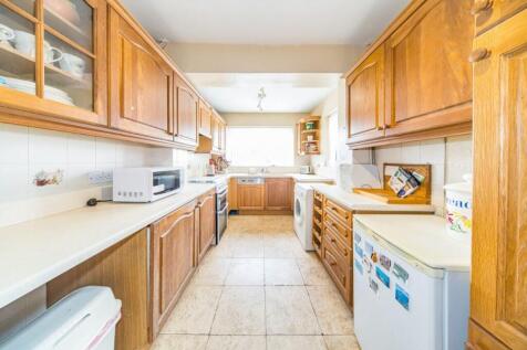 10 fairholme ave kitchen 2.jpg