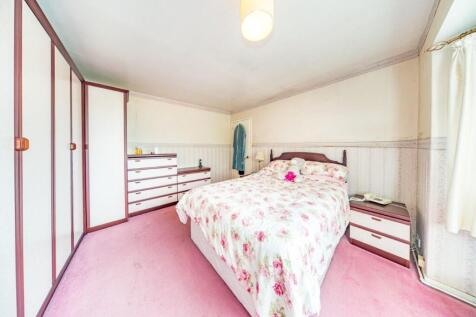 10 fairholme ave bedroom 1.jpg