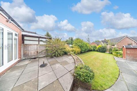 10 fairholme ave garden.jpg