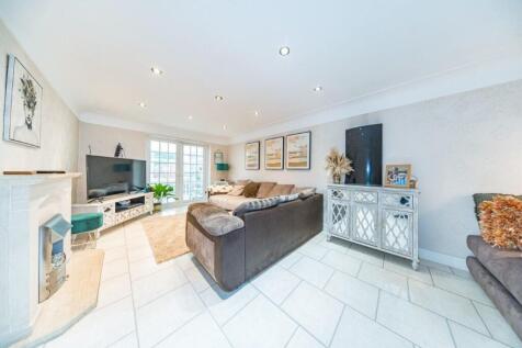 53 Walpole Ave lounge 2.jpg