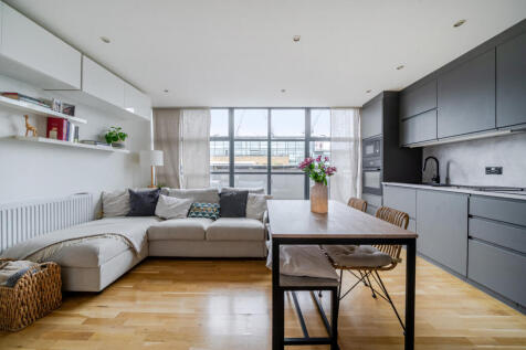 1332104-7-688b387...