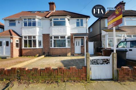 3 Bedroom Houses To Rent In Hounslow Middlesex Rightmove