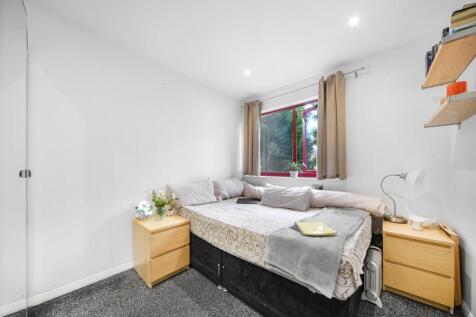 Bywater Place, Rothe