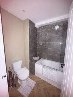 EN-suite bathroom 2