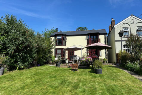 Beautiful &amp; Spacious Four Double Bedroom Cottage 