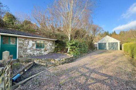 Outbuilding, Driveway &amp; Garage