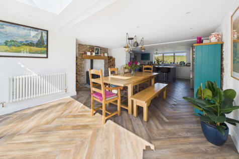 kitchen / Dining Area