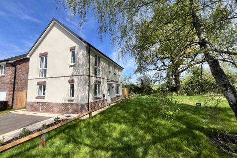LOCKWOOD CORNER, A SUBERB &amp; DETACHED THREE BEDROO