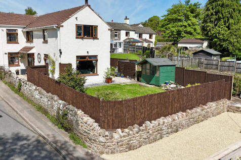 Parking &amp; Garden