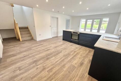 Kitchen / Dining Area