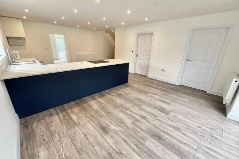 Kitchen / Dining Area