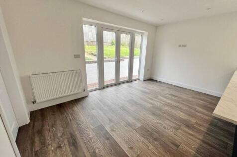 Kitchen / Dining Area