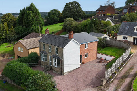 DETACHED &amp; RECENTLY RENOVATED - FAR REACHING VIEW
