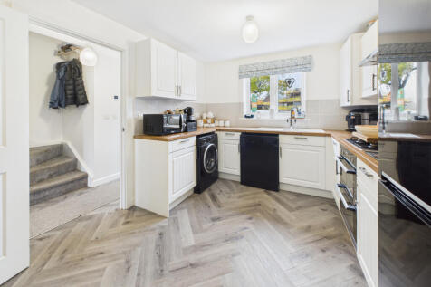 Kitchen / Dining Area