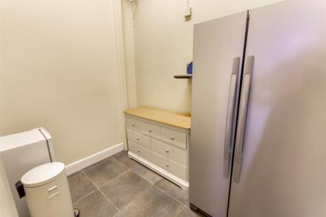 DSC_5272-Edit_bathroom.jpg