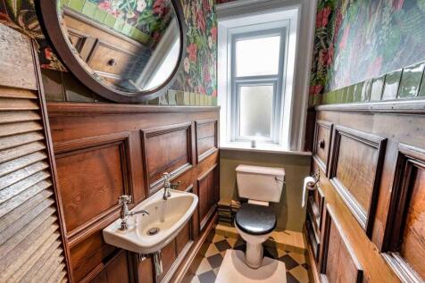 DSC_5303-Edit_bathroom.jpg