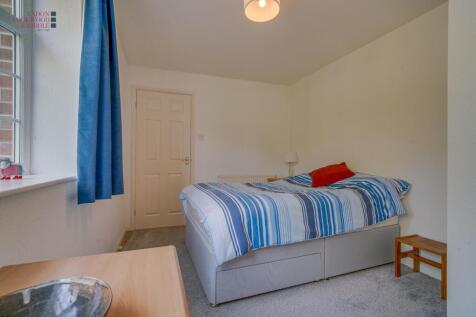Bedroom 1- 2.jpg