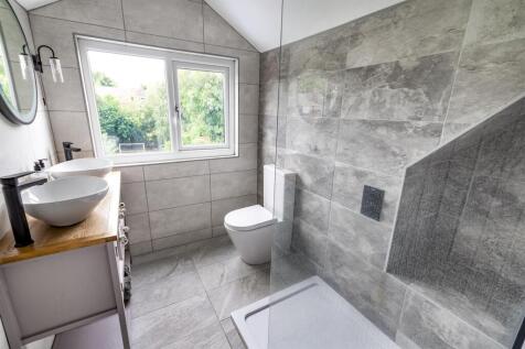 Master Bedroom En-Suite