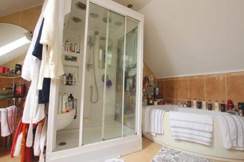 Bedroom one en-suite