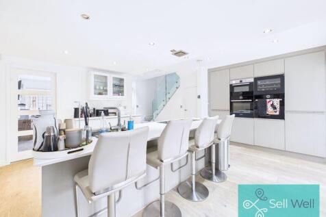 Kitchen With Integrated Appliances