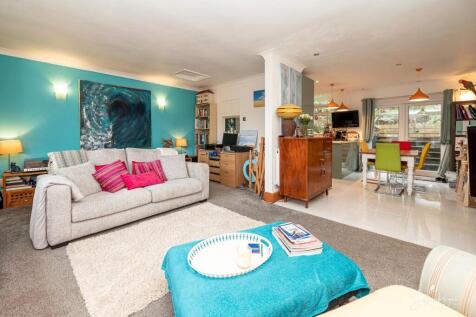 Lounge/Dining