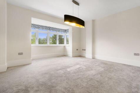 Sitting room/dining room 