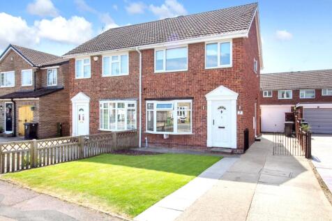 7 Parkland Way - Front