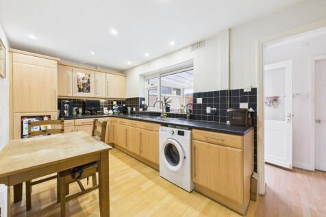 CAM03162G0-PR0313-STILL004