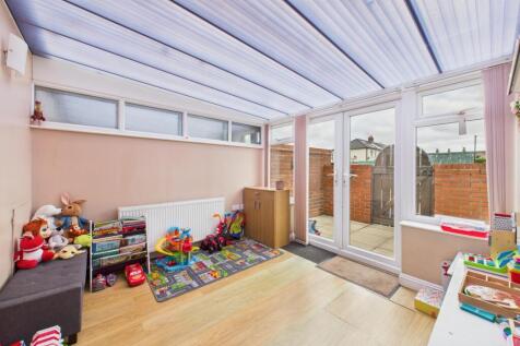 CAM03162G0-PR0313-STILL007