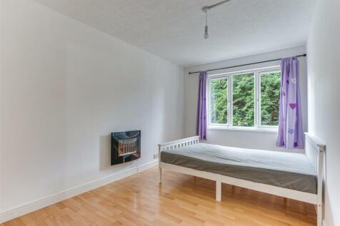 57 Tudor Close-8.jpg