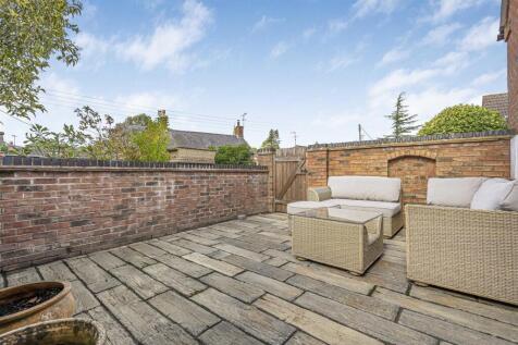 Private Walled Seating Area