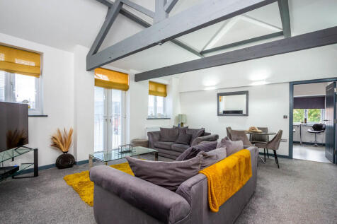 Lounge/Dining Roo...