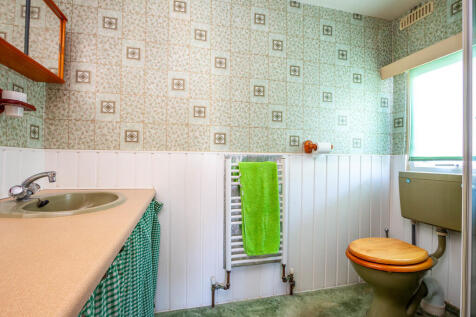 Ensuite shower ro...