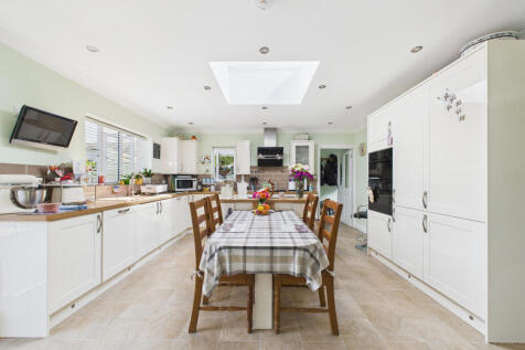 CAM05449G0-PR0027-STILL005