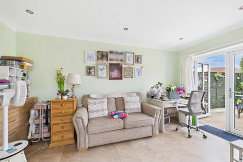 CAM05449G0-PR0027-STILL004