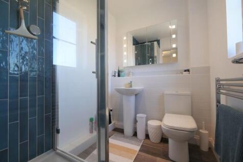 BEDROOM1 ENSUITE1