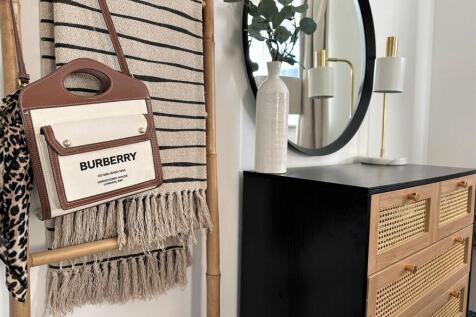 PRINCIPAL BEDROOM...