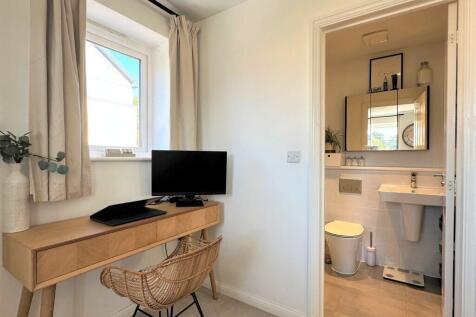 PRINCIPAL BEDROOM...