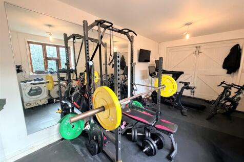 GARAGE - GYM
